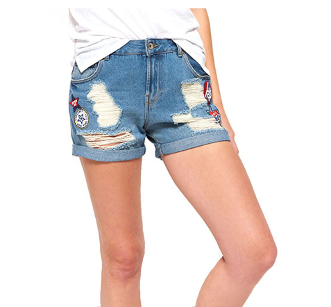 jeans shorts med patches Mellomblå